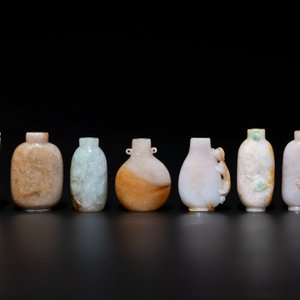 A large collection of 60 Chinese jadeite snuff bottles, 20th C. — photo 13