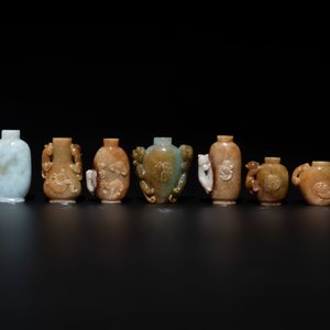 A large collection of 60 Chinese jadeite snuff bottles, 20th C. — photo 2