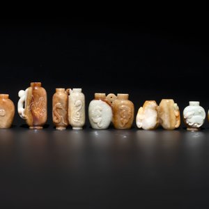 A large collection of 60 Chinese jadeite snuff bottles, 20th C. — photo 4