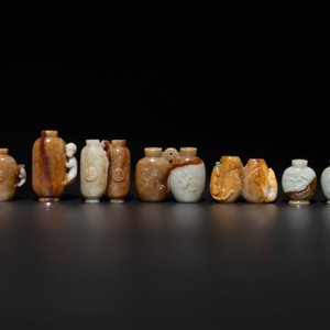 A large collection of 60 Chinese jadeite snuff bottles, 20th C. — photo 5