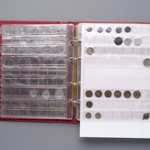 A large collection of 614 international coins, incl. coins from Germany, Norway, USA, UK, etc. — photo 20