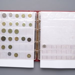 A large collection of 614 international coins, incl. coins from Germany, Norway, USA, UK, etc. — photo 22