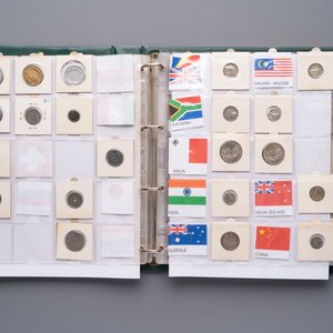A large collection of 614 international coins, incl. coins from Germany, Norway, USA, UK, etc. — photo 40