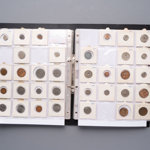 A large collection of 614 international coins, incl. coins from Germany, Norway, USA, UK, etc. — photo 6
