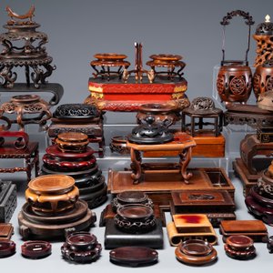 A large collection of 76 varied Chinese wooden stands and covers and 2 boxes, 19/20th C. — 照片 10