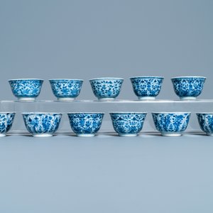 A large collection of Chinese blue and white cups and saucers, Kangxi/Qianlong — 照片 11
