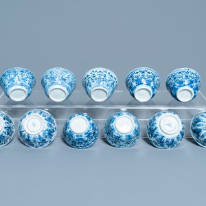 A large collection of Chinese blue and white cups and saucers, Kangxi/Qianlong — 照片 15