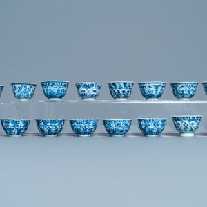 A large collection of Chinese blue and white cups and saucers, Kangxi/Qianlong — 照片 34