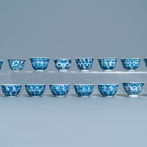 A large collection of Chinese blue and white cups and saucers, Kangxi/Qianlong — 照片 35