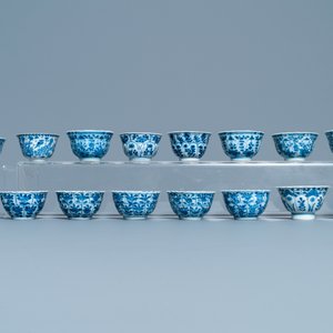 A large collection of Chinese blue and white cups and saucers, Kangxi/Qianlong — 照片 37