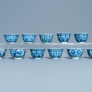 A large collection of Chinese blue and white cups and saucers, Kangxi/Qianlong — 照片 10