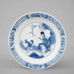 A large collection of Chinese blue and white cups and saucers, mostly Kangxi, 18th C. — photo 2