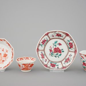 A large collection of Chinese famille rose, iron red and imari cups and saucers, 18th C. — 照片 2