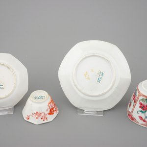 A large collection of Chinese famille rose, iron red and imari cups and saucers, 18th C. — 照片 3