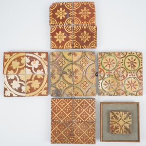 A large collection of Flemish slip-decorated and late medieval tiles, 16/18th C. — 照片 3