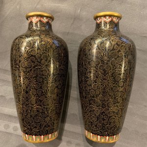 A large collection of Japanese cloisonné and studio pottery, Meiji/Showa, 19/20th C. — photo 14