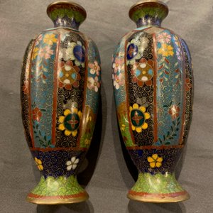 A large collection of Japanese cloisonné and studio pottery, Meiji/Showa, 19/20th C. — photo 19