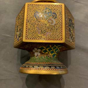 A large collection of Japanese cloisonné and studio pottery, Meiji/Showa, 19/20th C. — photo 24