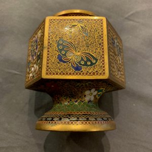 A large collection of Japanese cloisonné and studio pottery, Meiji/Showa, 19/20th C. — photo 25