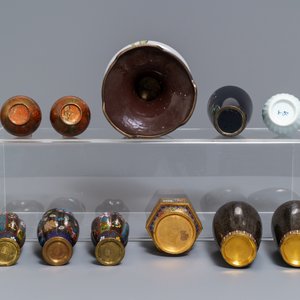 A large collection of Japanese cloisonné and studio pottery, Meiji/Showa, 19/20th C. — photo 6