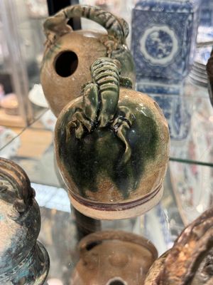 A large collection of nineteen Vietnamese stoneware lime pots, 14th C. and later — 照片 16