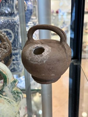 A large collection of nineteen Vietnamese stoneware lime pots, 14th C. and later — 照片 20