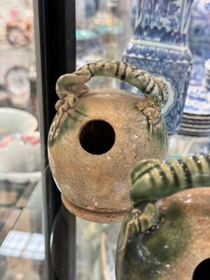 A large collection of nineteen Vietnamese stoneware lime pots, 14th C. and later — 照片 29
