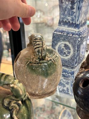 A large collection of nineteen Vietnamese stoneware lime pots, 14th C. and later — 照片 30