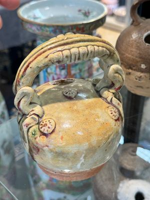 A large collection of nineteen Vietnamese stoneware lime pots, 14th C. and later — 照片 36