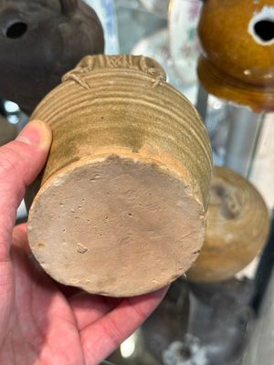 A large collection of nineteen Vietnamese stoneware lime pots, 14th C. and later — 照片 41