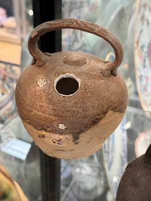 A large collection of nineteen Vietnamese stoneware lime pots, 14th C. and later — 照片 46