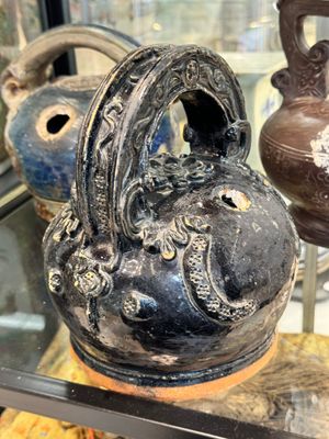 A large collection of nineteen Vietnamese stoneware lime pots, 14th C. and later — 照片 57