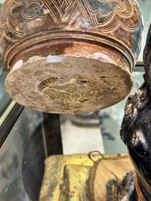 A large collection of nineteen Vietnamese stoneware lime pots, 14th C. and later — 照片 61