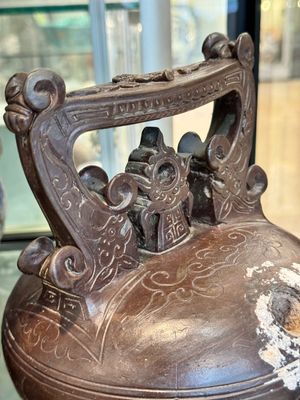 A large collection of nineteen Vietnamese stoneware lime pots, 14th C. and later — 照片 63
