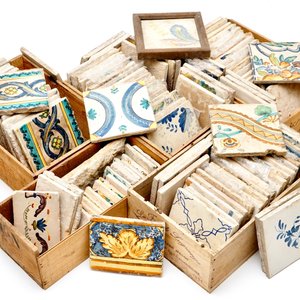 A large collection of Spanish large format tiles, 18/19th C. — photo 2