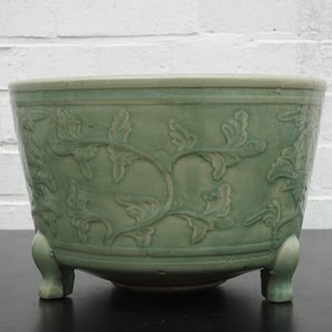 A large decorated Ming longquan celadon tripod censer, 14/15th C. — 照片 12