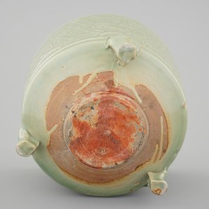A large decorated Ming longquan celadon tripod censer, 14/15th C. — 照片 6