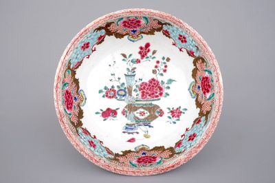 Un grand bol profond en porcelaine de Chine famille rose, Qianlong, 18ème