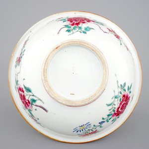 Een grote diepe Chinese famille rose kom, Qianlong, 18e eeuw — foto 7