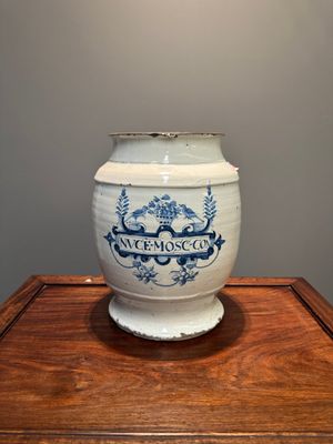 A large Delft blue and white albarello drug jar, probably England, 18th C. — 照片 1