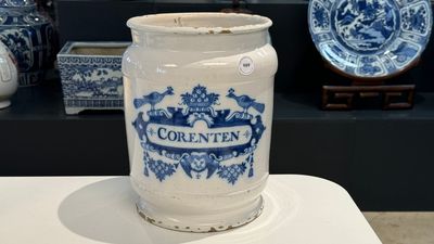 A large Dutch Delft blue and white albarello, inscribed 'Corenten', 18th C. — 照片 1