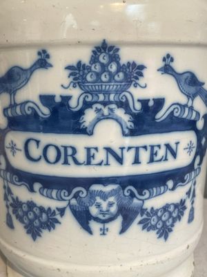 A large Dutch Delft blue and white albarello, inscribed 'Corenten', 18th C. — 照片 11