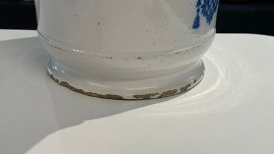 A large Dutch Delft blue and white albarello, inscribed 'Corenten', 18th C. — 照片 5