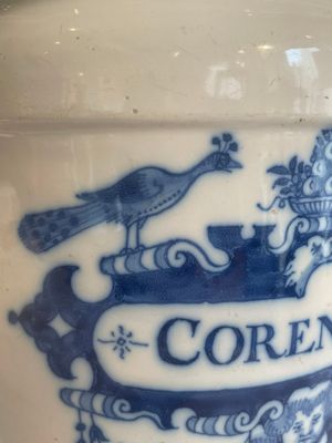 A large Dutch Delft blue and white albarello, inscribed 'Corenten', 18th C. — 照片 9