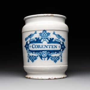 A large Dutch Delft blue and white albarello, inscribed 'Corenten', 18th C. — 照片 1