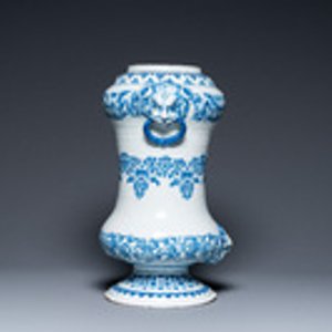 A large Dutch Delft blue and white albarello-shaped fountain, late 17th C. — 照片 2
