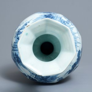 A large Dutch Delft blue and white chinoiserie vase, late 17th C. — 照片 6