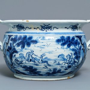 A large Dutch Delft blue and white 'deer hunting' jardiniere, 18th C. — photo 2