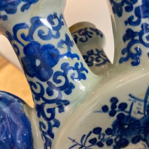 A large Dutch Delft blue and white fan-shaped tulip vase, 17/18th C. — 照片 12