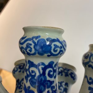 A large Dutch Delft blue and white fan-shaped tulip vase, 17/18th C. — 照片 14